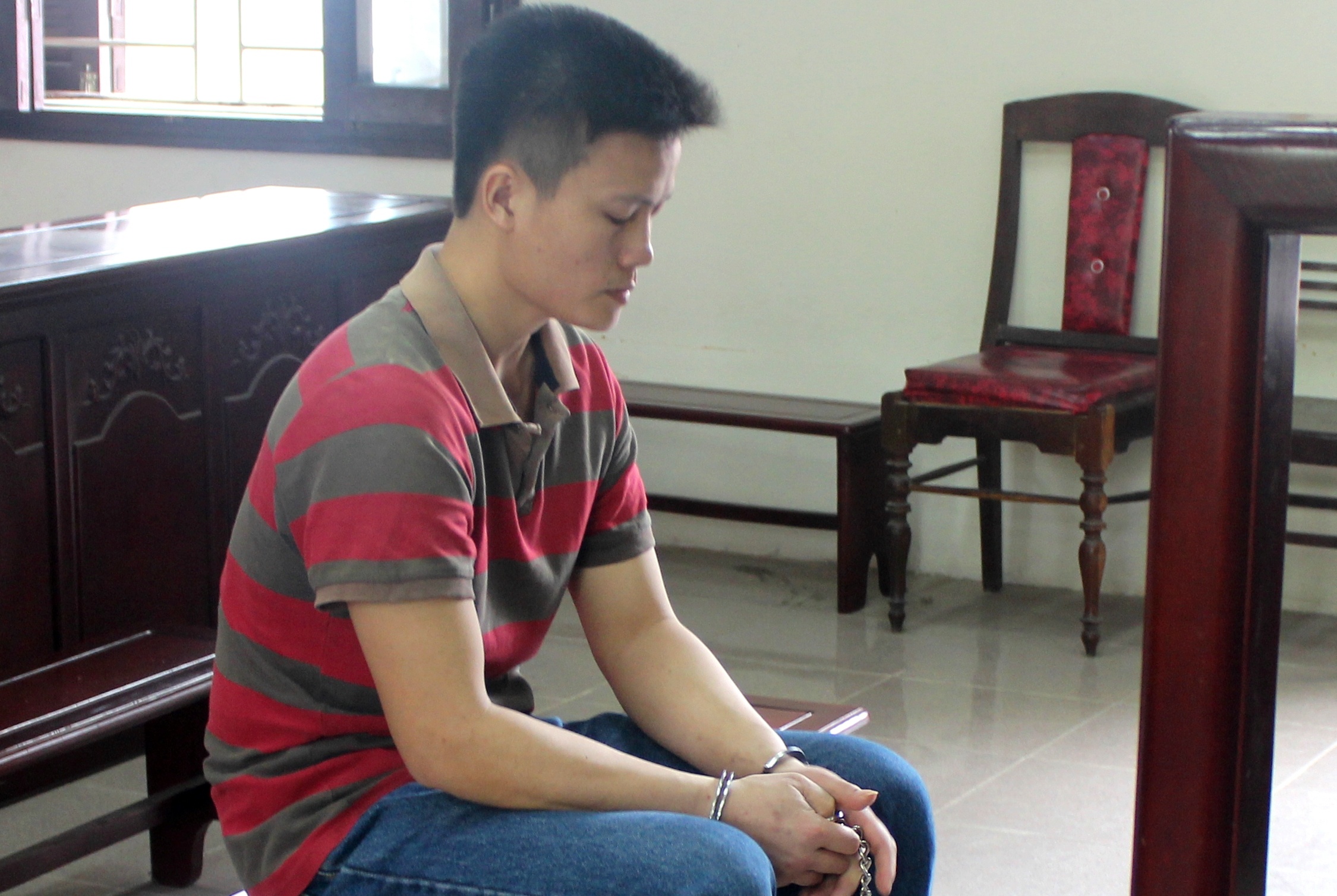 Chem chet ban than vi cau noi bong dua hinh anh