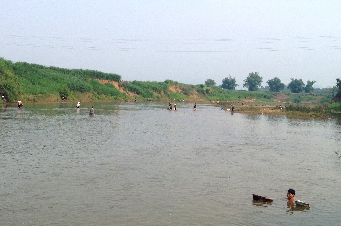 ca chet tren song Buoi anh 3