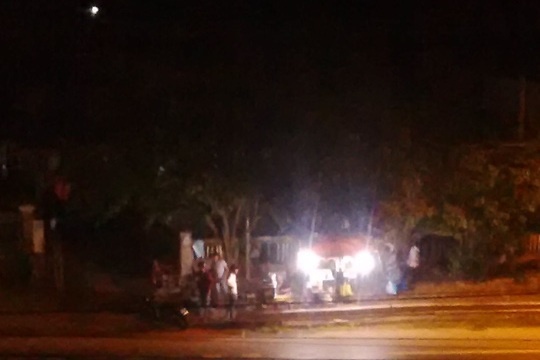 nhom thanh nien net po tren quoc lo anh 1