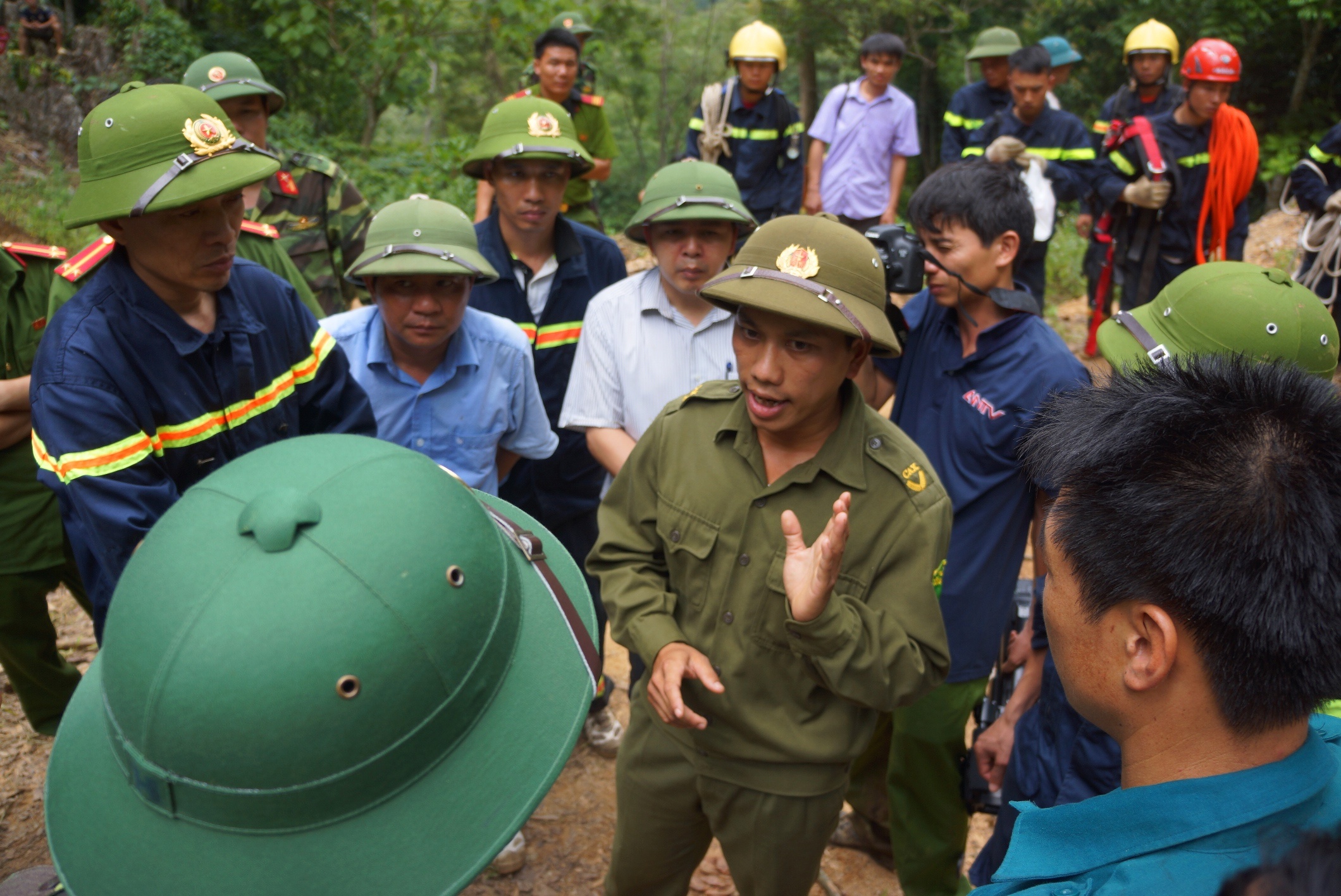 giai cuu 3 phu vang anh 2