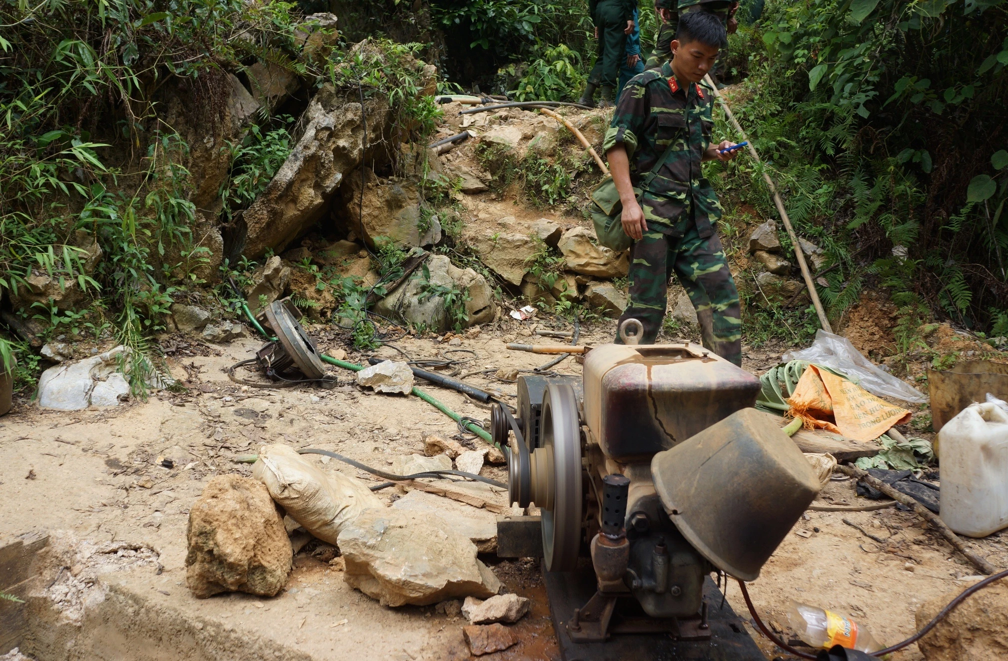 giai cuu 3 phu vang anh 4