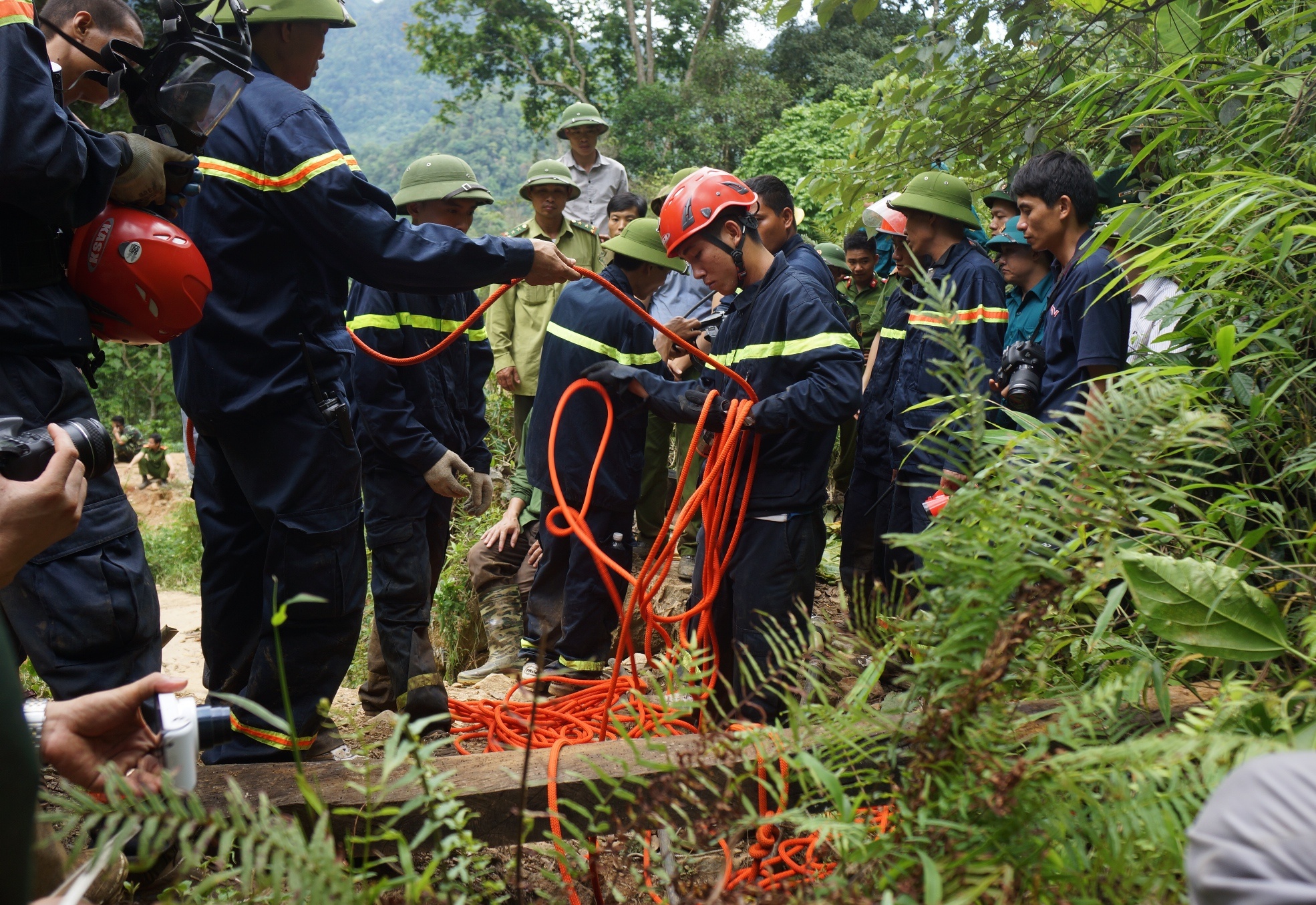 giai cuu 3 phu vang anh 6