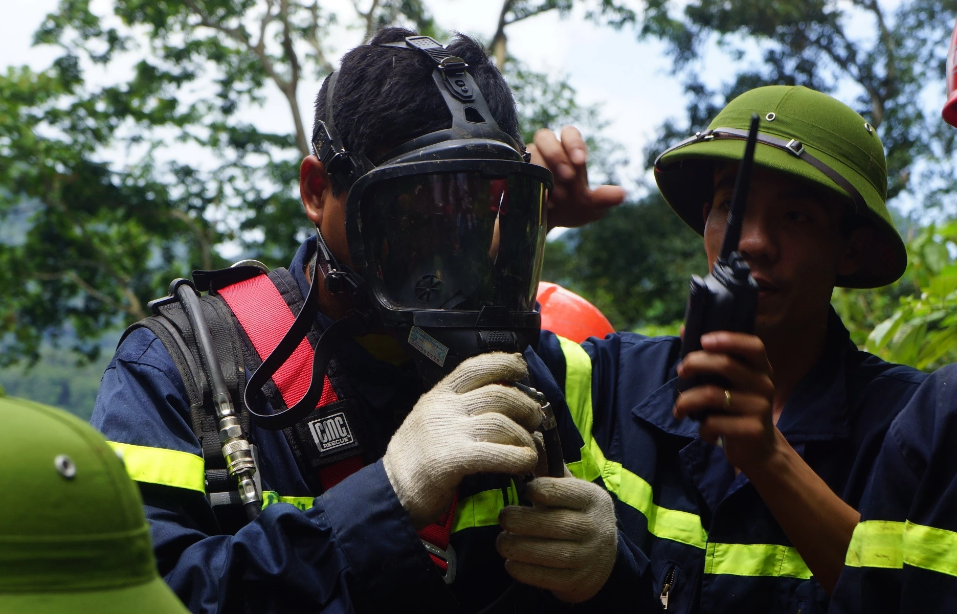 giai cuu 3 phu vang anh 7