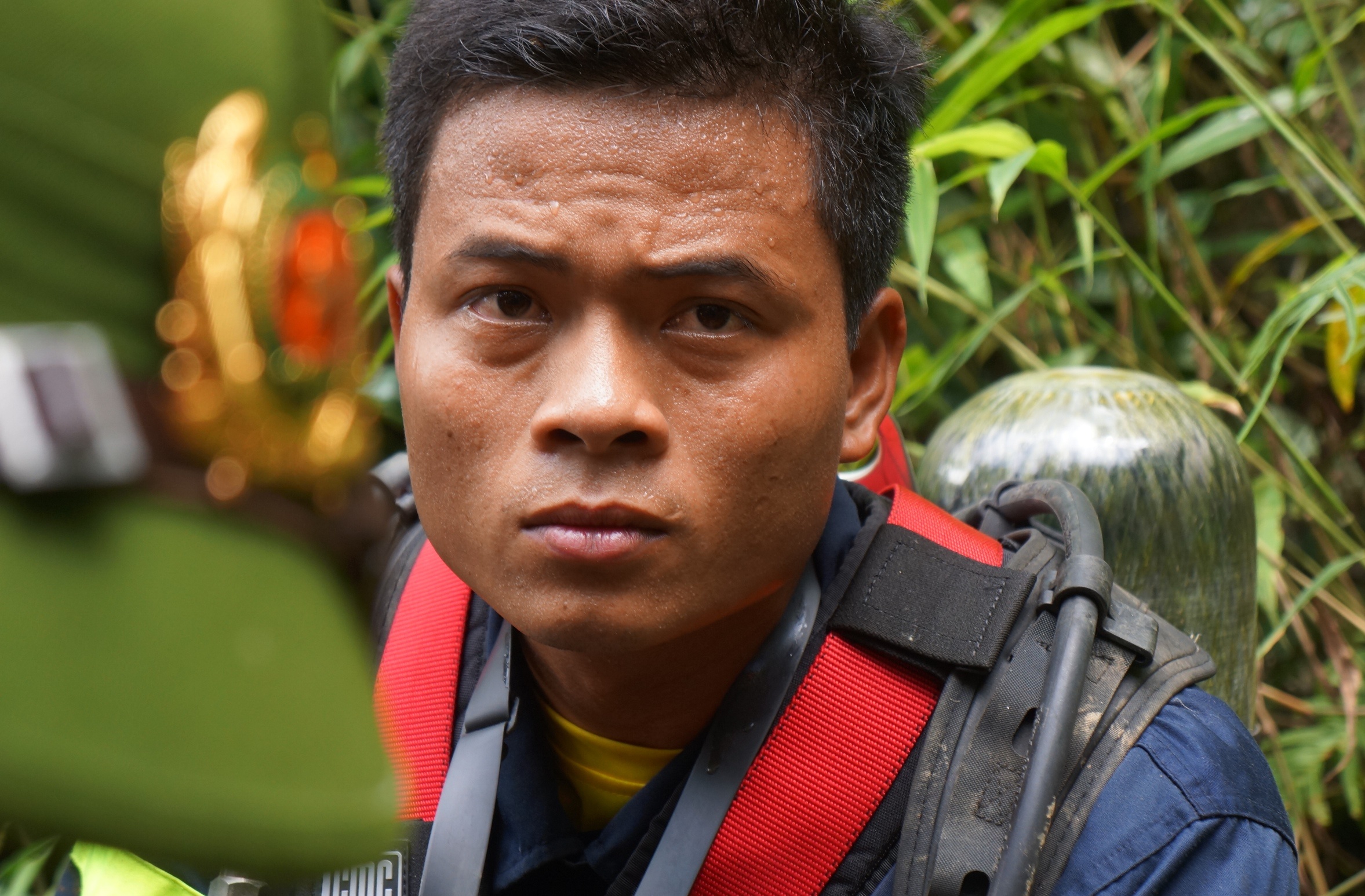 Hien truong tim kiem 3 phu vang bi ngat khi hinh anh