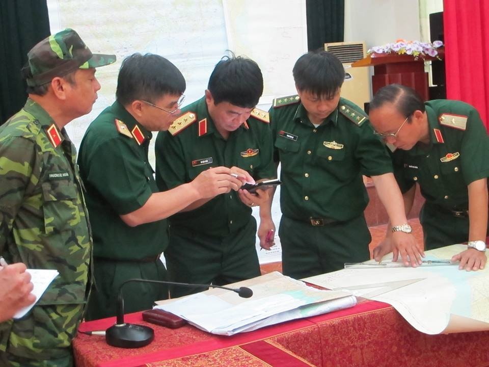 tim kiem hai phi cong Su-30 anh 11