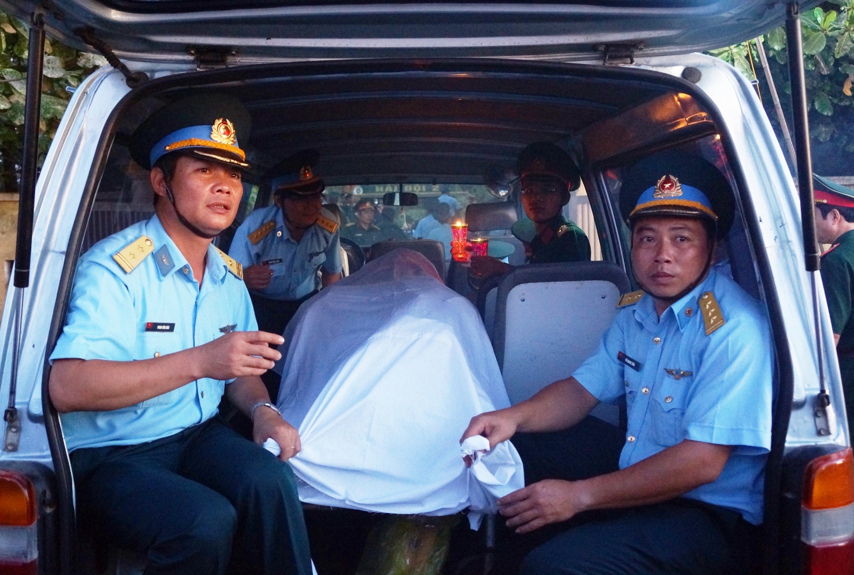 Phi cong Tran Quang Khai da ve den dat lien hinh anh