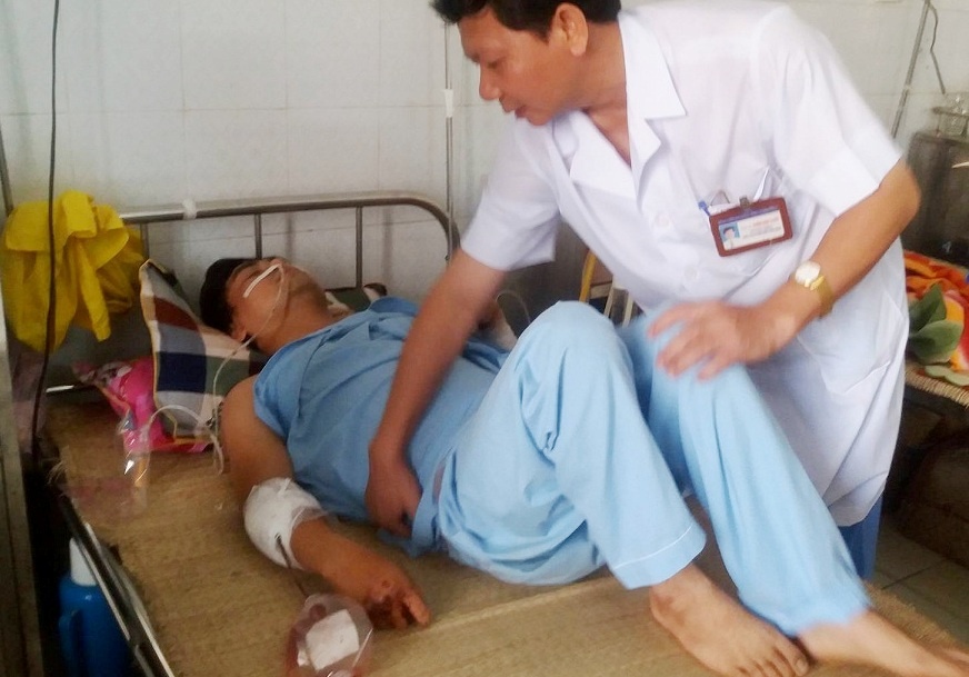 Xe om ke phut bi ke bit mat dam nhieu nhat vao bung hinh anh