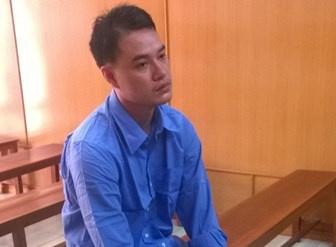 bốn công chức Hải quan thoát tội ảnh 1 bon cong chuc Hai quan thoat toi anh 1