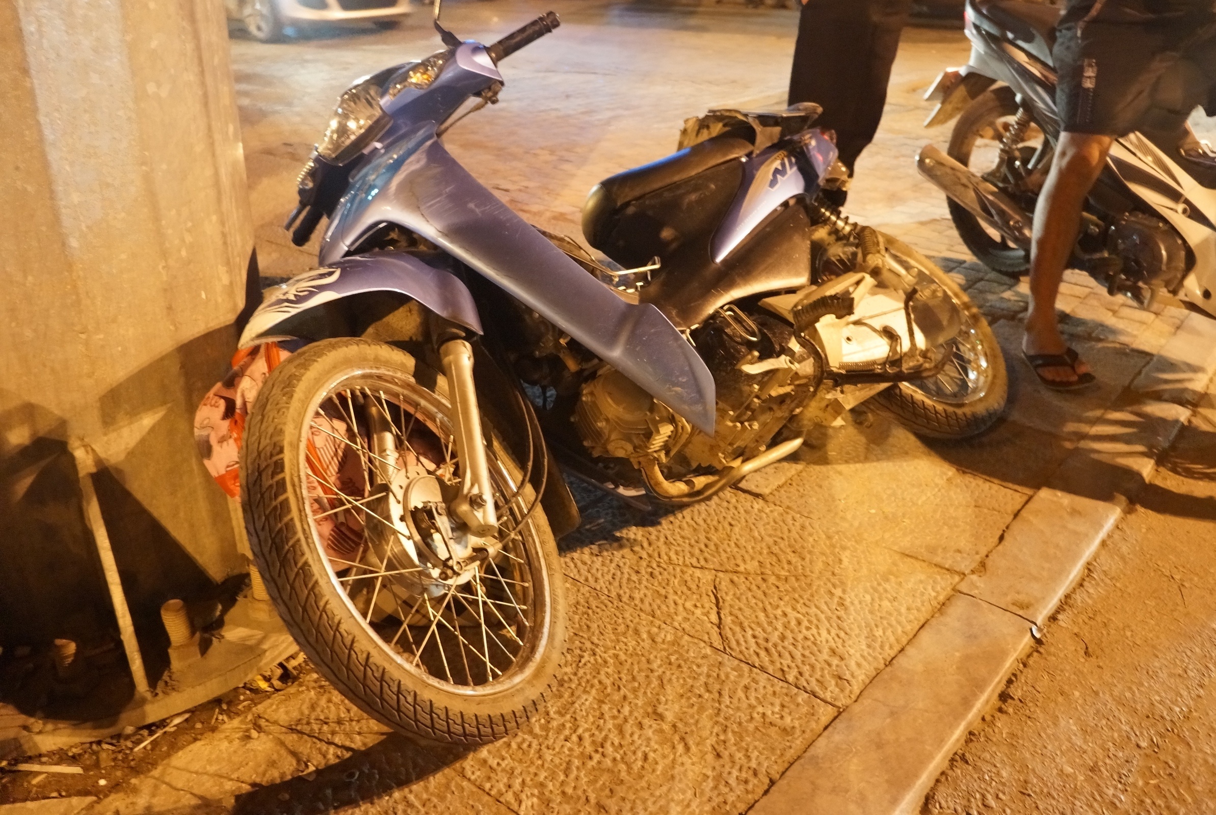 Lexus 570 dam nat nhieu xe may anh 3