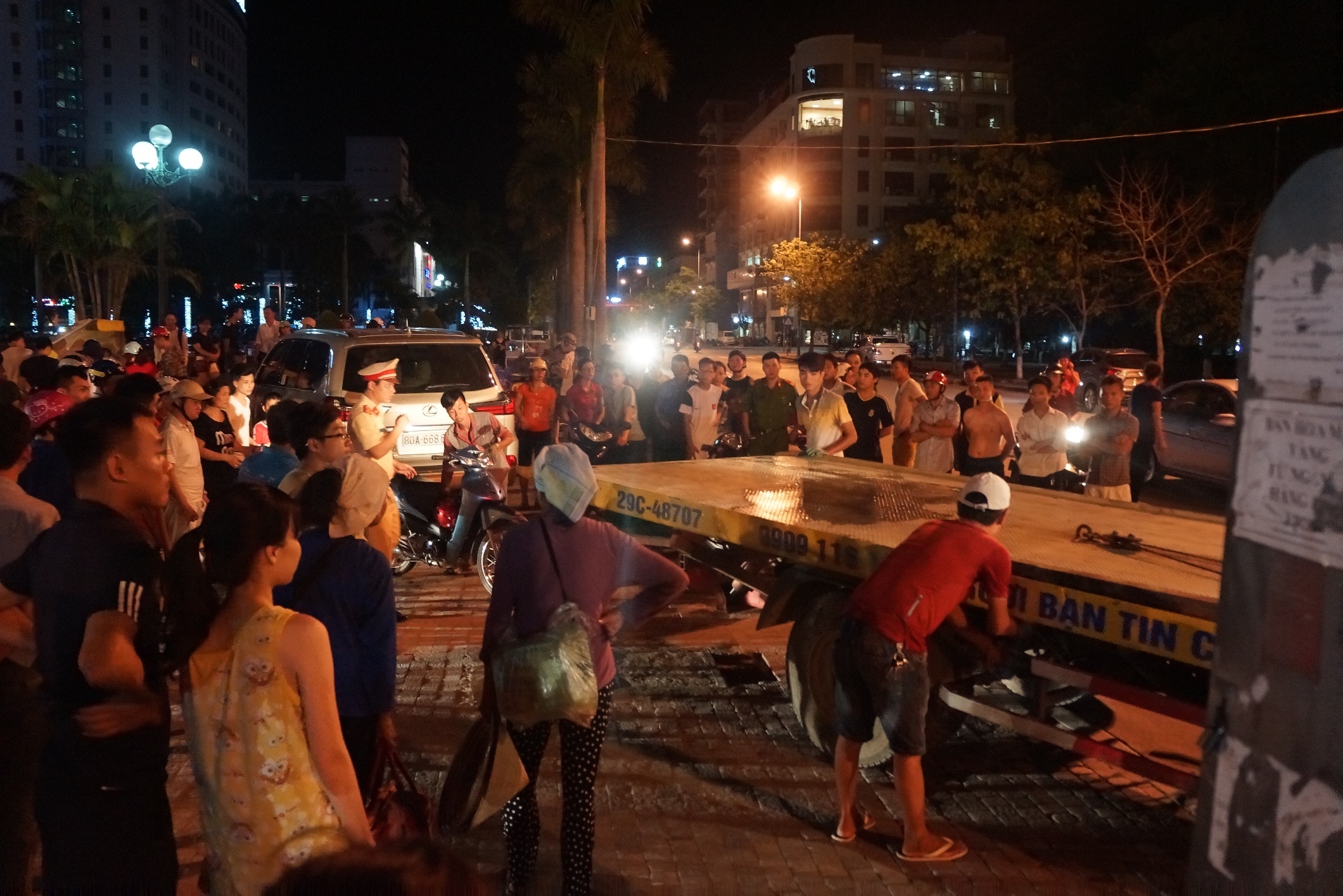 Lexus 570 dam nat nhieu xe may anh 7