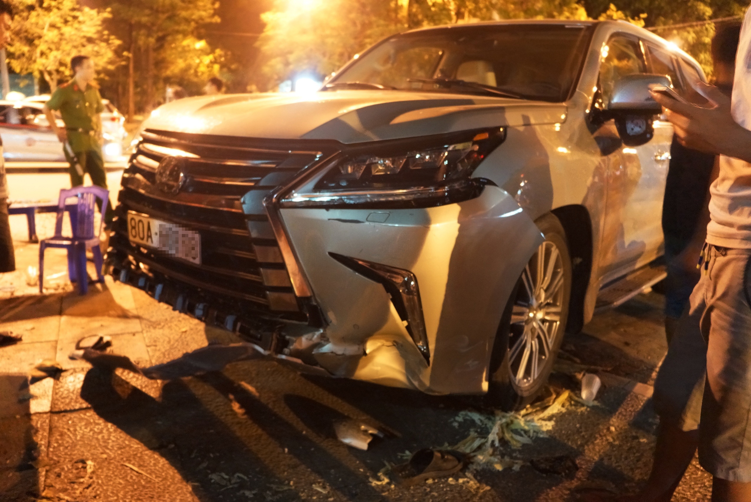 Lexus 570 dam nat nhieu xe may anh 2