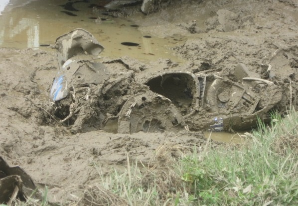 bo tu vong khi cho con di thi anh 2