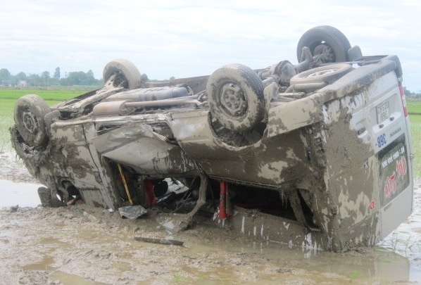 Bo tu vong tren duong cho con gai du thi THPT quoc gia hinh anh