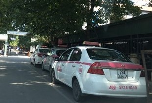 Se xu ly xe 'du', doc quyen taxi tai benh vien hinh anh