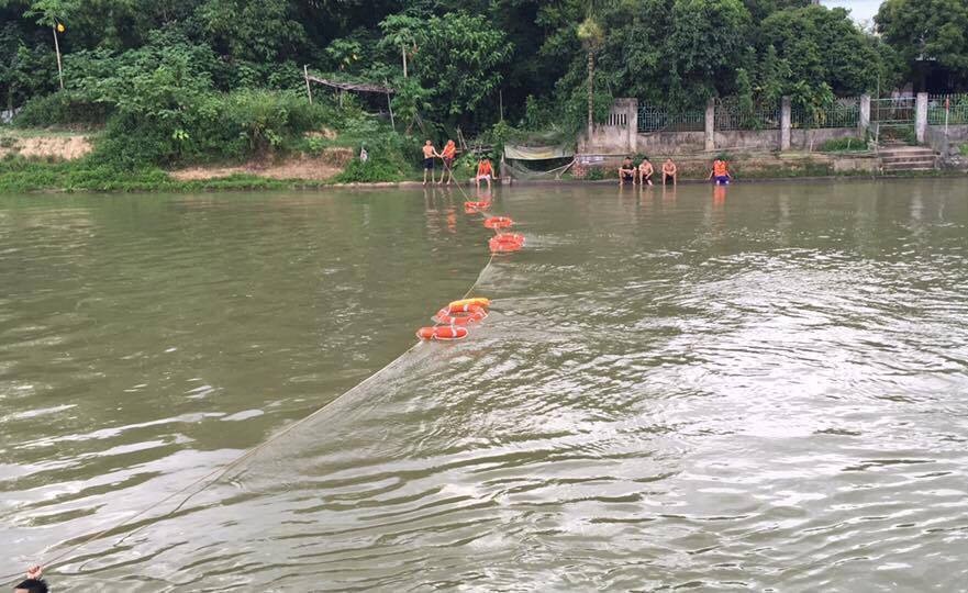 cảnh sát tìm nam sinh đuối nước ảnh 1 canh sat tim nam sinh duoi nuoc anh 1