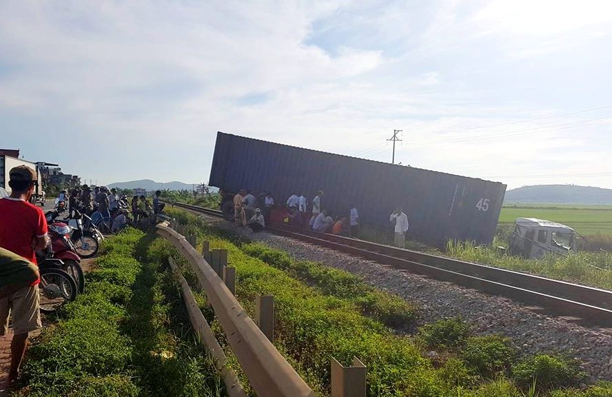 Đường sắt Bắc Nam tê liệt ảnh 1 Duong sat Bac Nam te liet anh 1