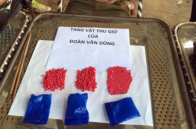 Nguy trang ma tuy vao binh ac quy anh 2