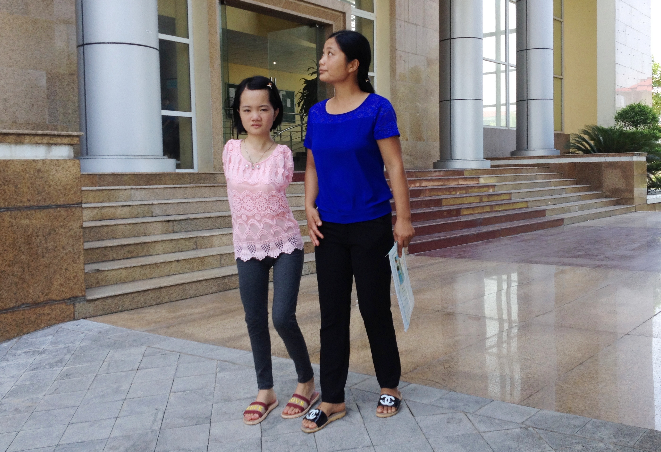 nu sinh khong tay vao dai hoc anh 1