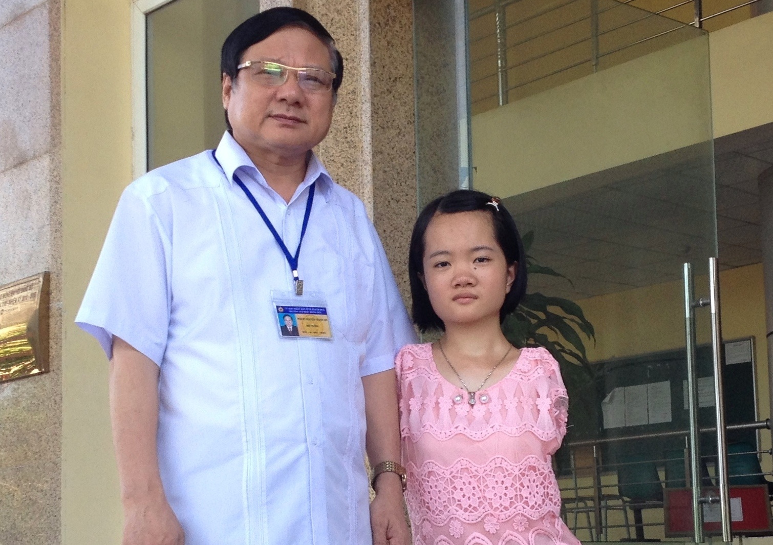 Nu sinh khong tay duoc dac cach vao dai hoc hinh anh