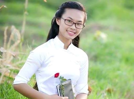 Nu sinh ban hang thue thi khoi C cao diem nhat xu Thanh hinh anh