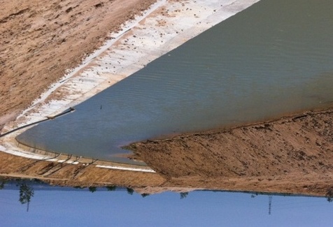 Nu sinh duoi nuoc vi cuu 2 em nho hinh anh