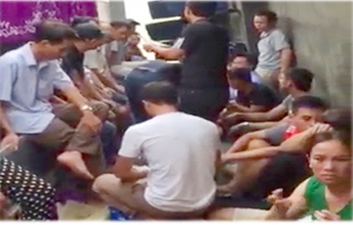 Pha soi bac chuyen nghiep to chuc tren xe khach hinh anh