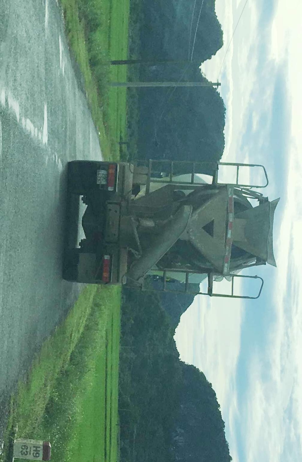 Huyen de nghi CSGT 'uu tien' cho xe tai hang nang luu thong hinh anh