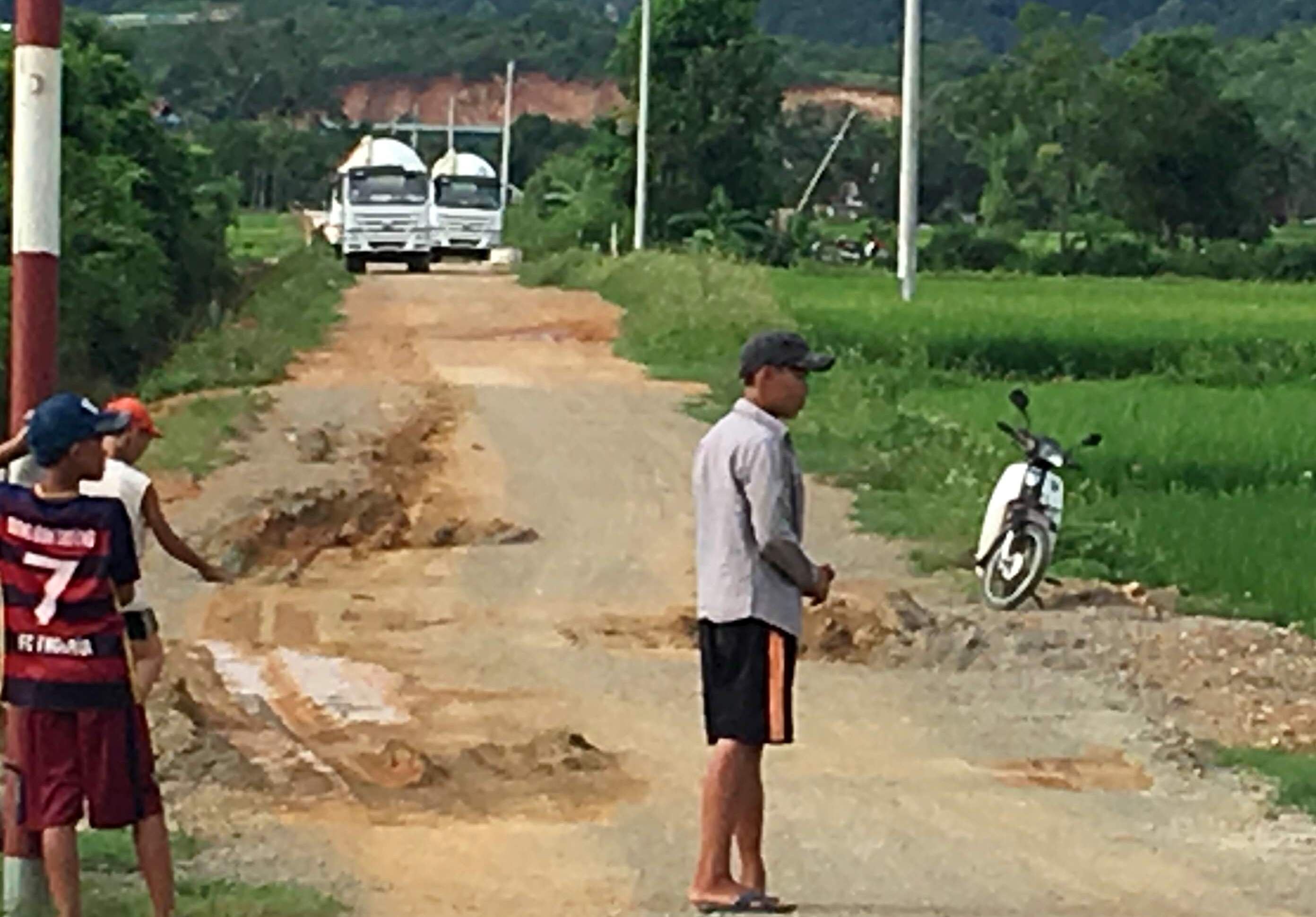Uu tien cho xe tai hang nang anh 1