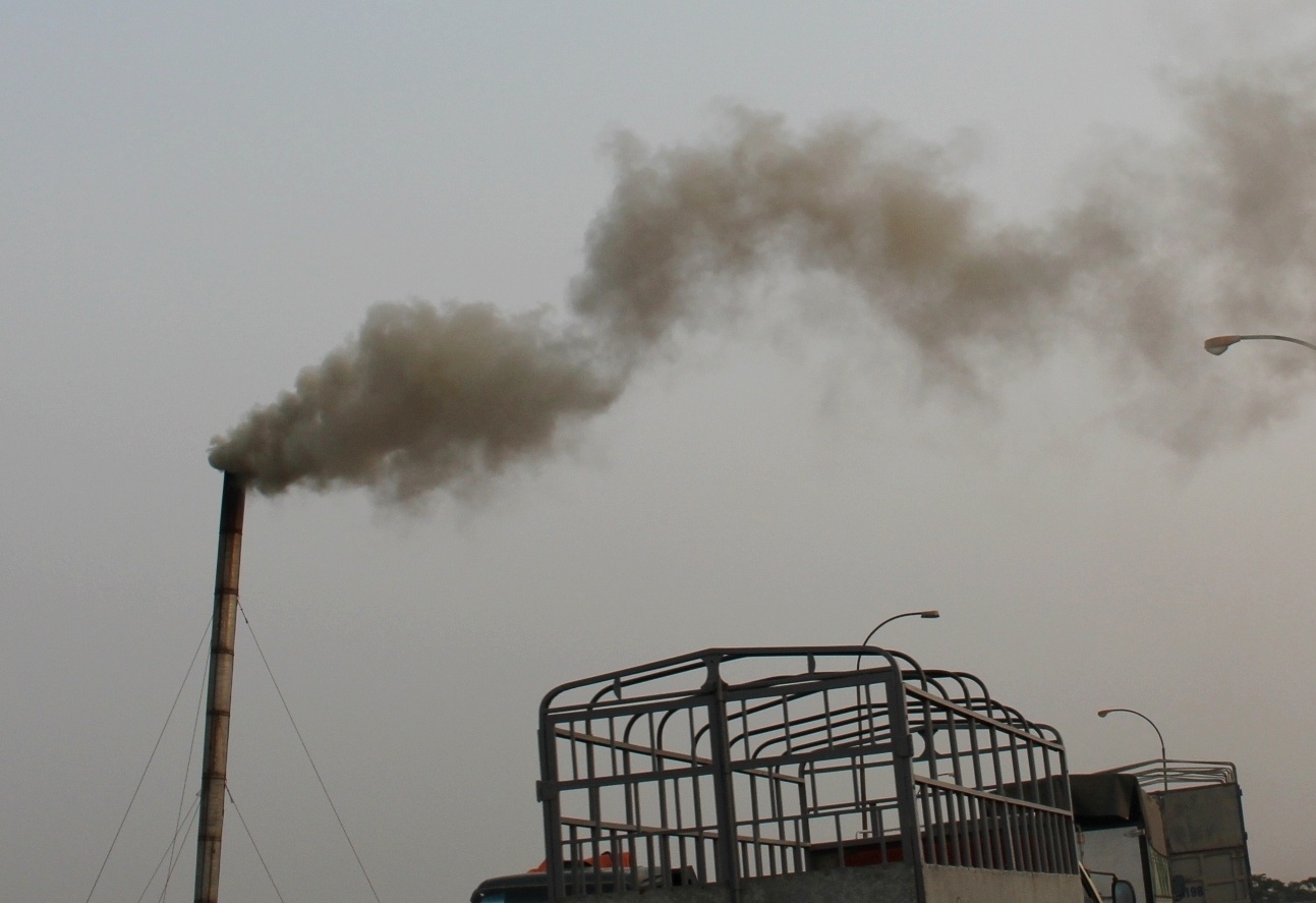 nha may giay gay o nhiem anh 3