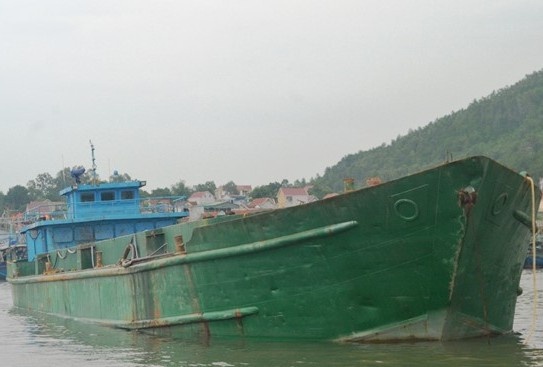 Tau khong phep do 600 tan bun thai xuong bien hinh anh