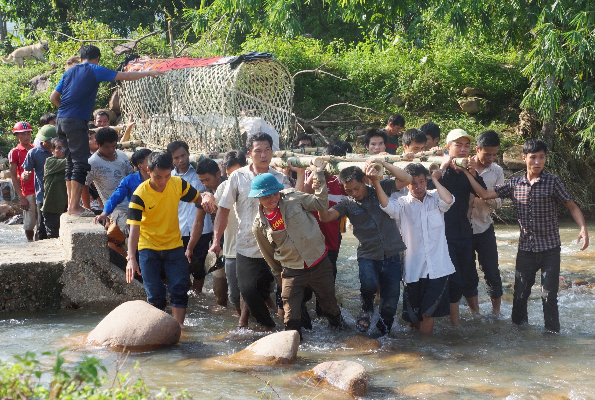 tang thuong ban ngheo sau lu anh 6