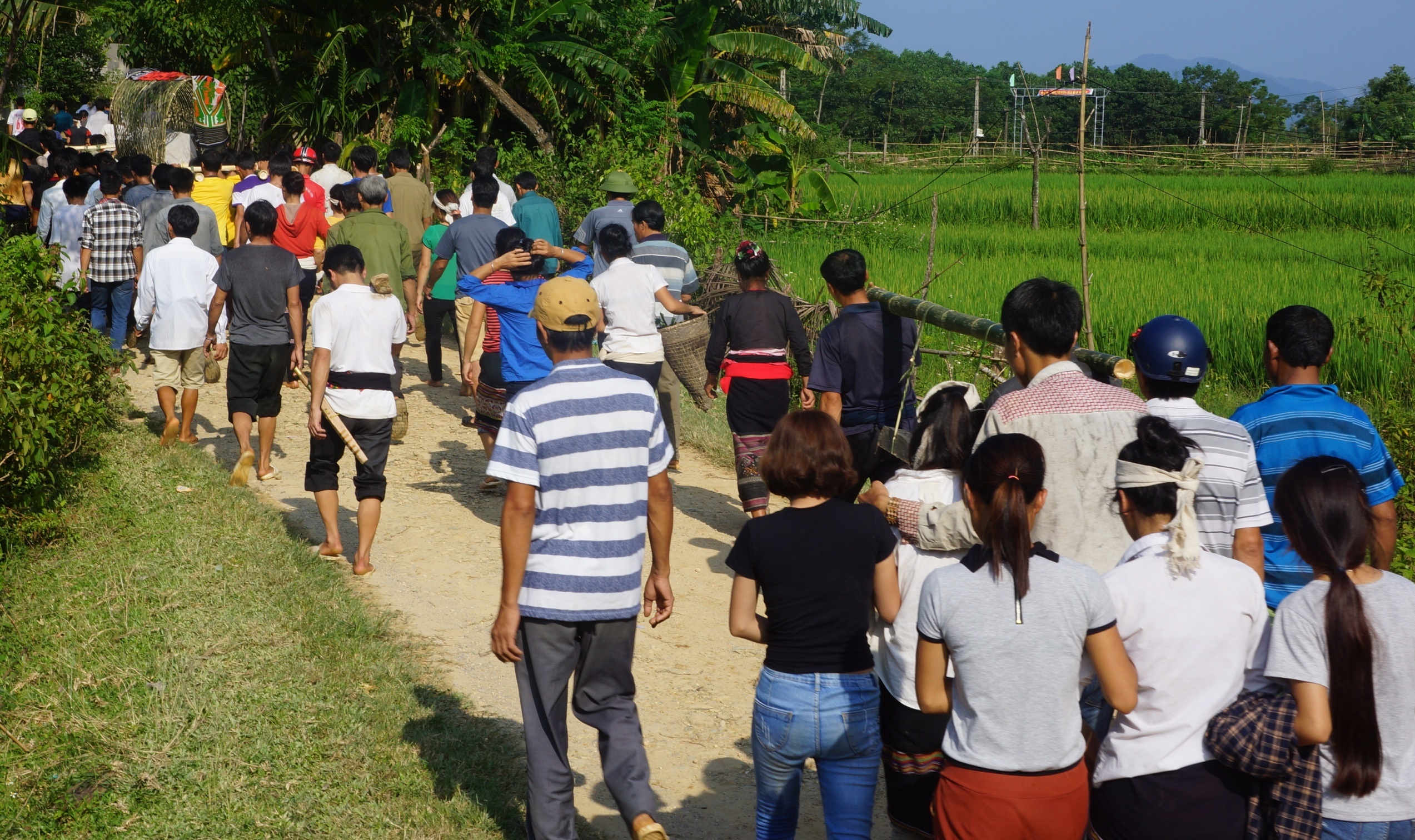 tang thuong ban ngheo sau lu anh 9