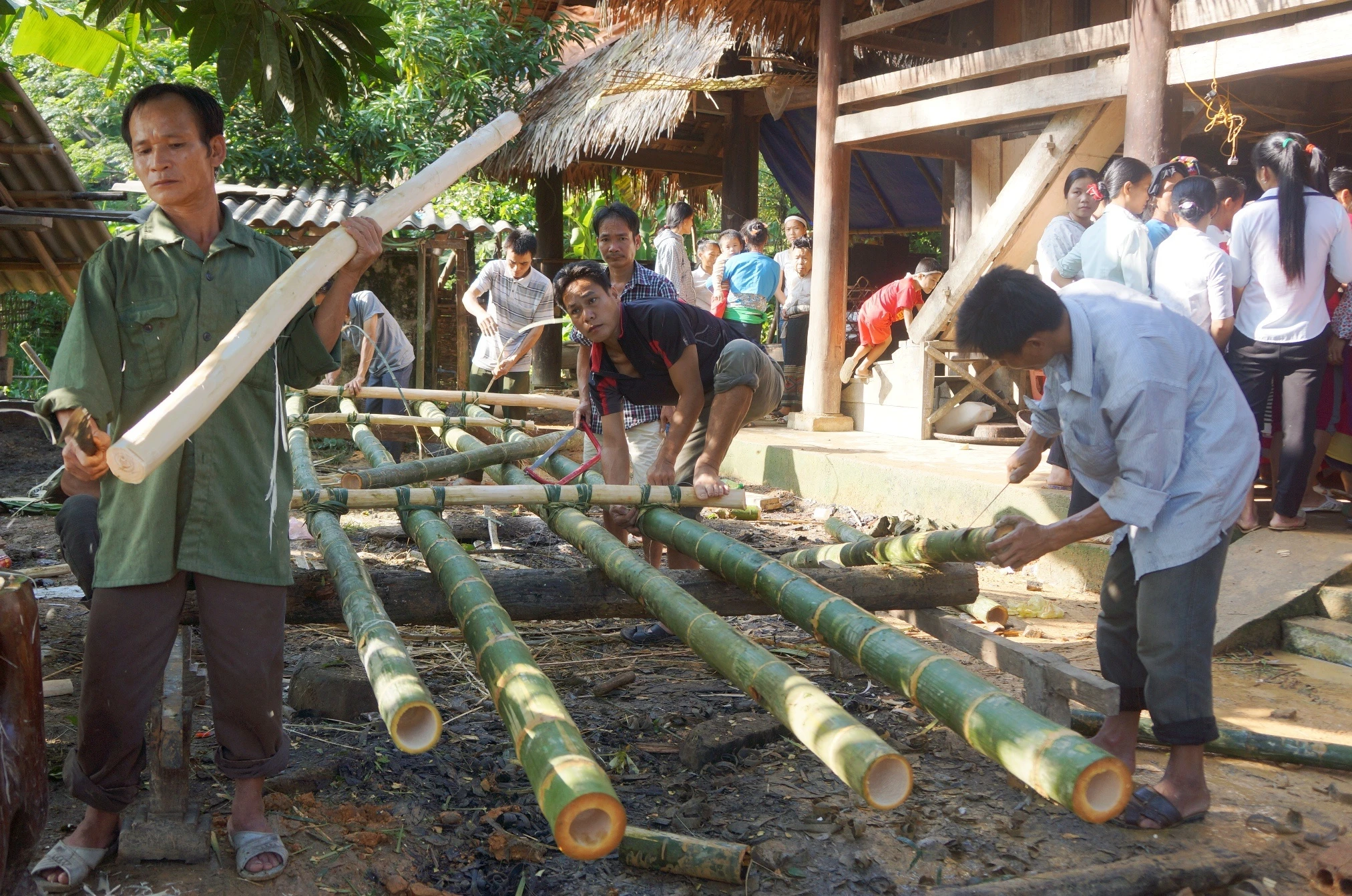 tang thuong ban ngheo sau lu anh 3