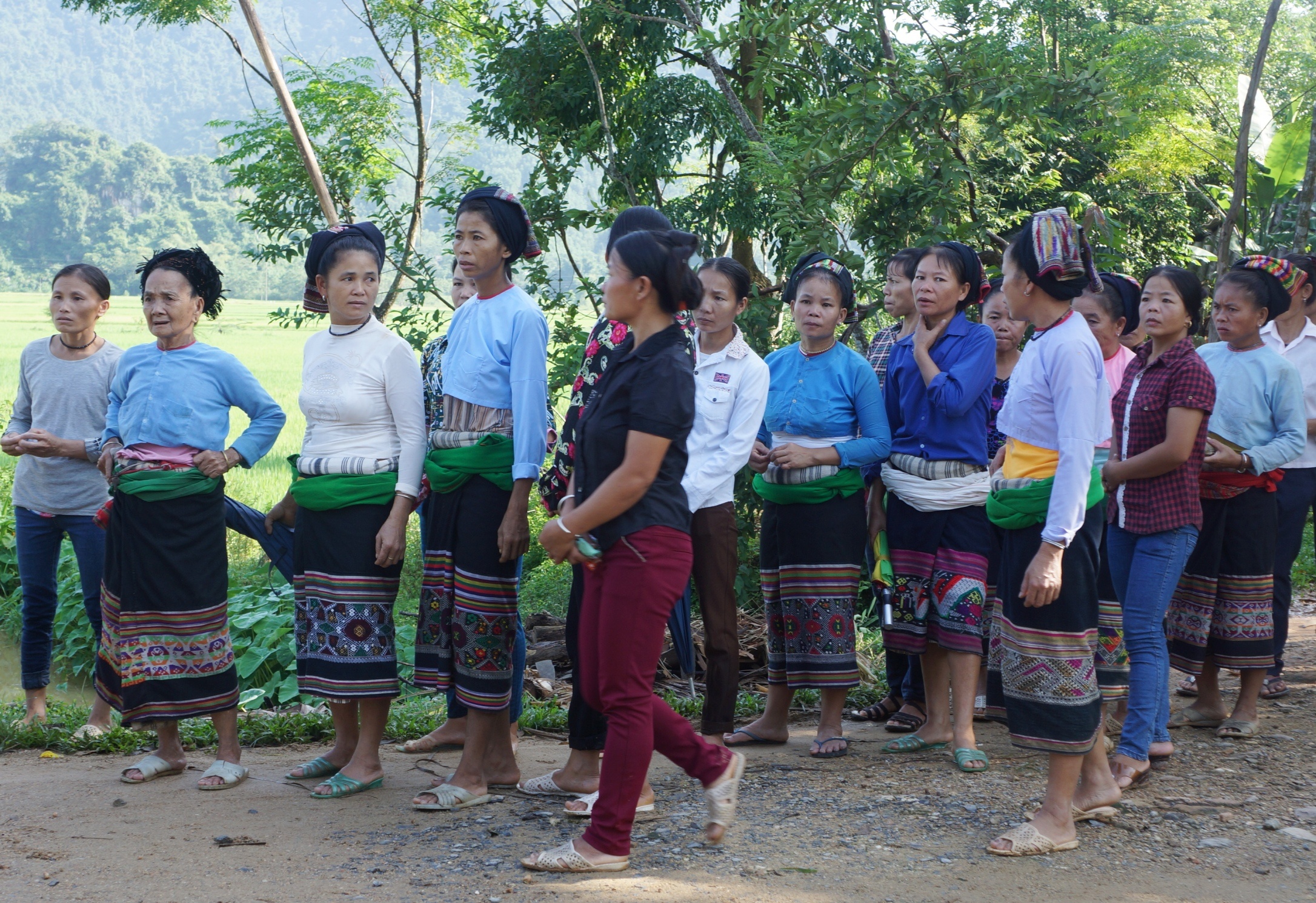tang thuong ban ngheo sau lu anh 1