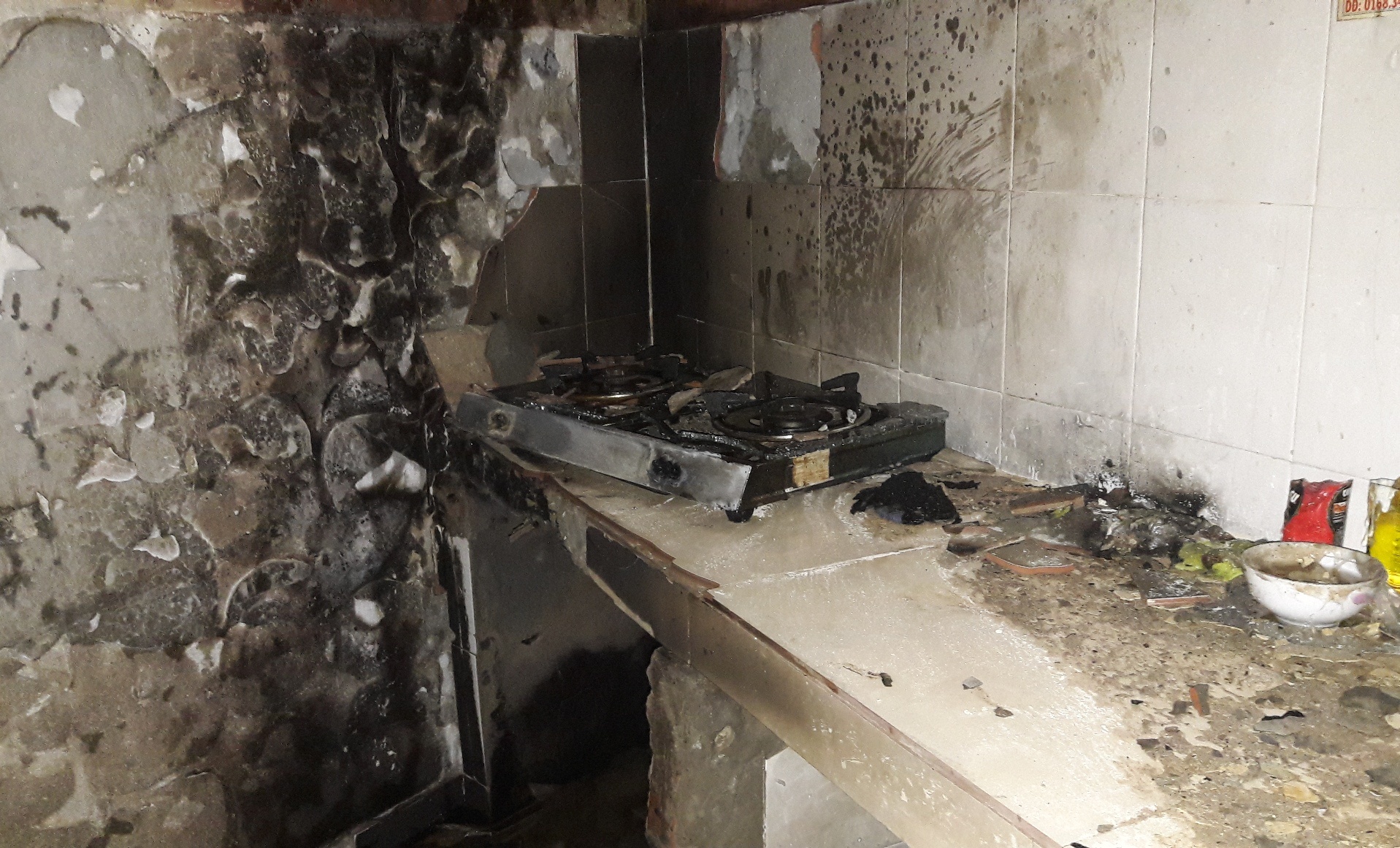 Binh gas phat hoa, nam thanh nien chay nhu duoc hinh anh