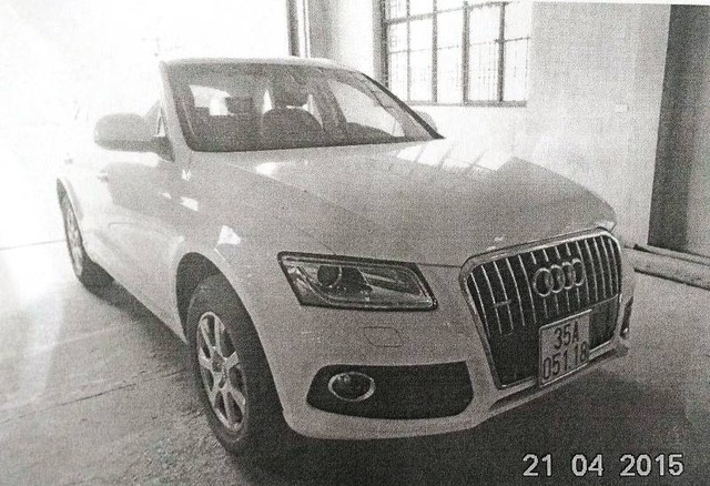 sep cong an di Camry bien gia anh 2