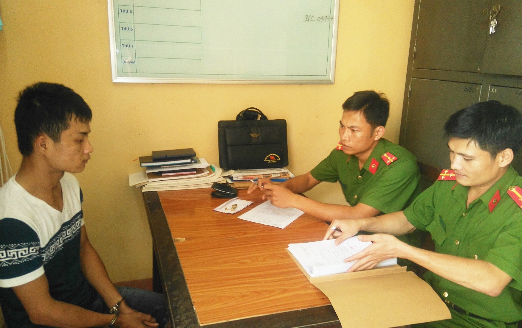 9X trom 50 trieu cua gia dinh chu cu hinh anh