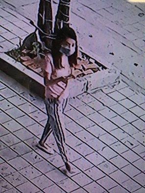 co gai trom xe LX anh 1