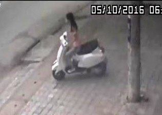 Camera ghi canh co gai trom xe LX hinh anh