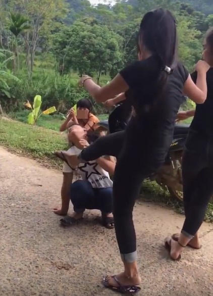 điều tra vụ nữ sinh đánh nhau ảnh 1 dieu tra vu nu sinh danh nhau anh 1