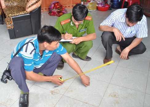 Nghi pham 9X dam ba me 2 con vi bi tu choi yeu hinh anh
