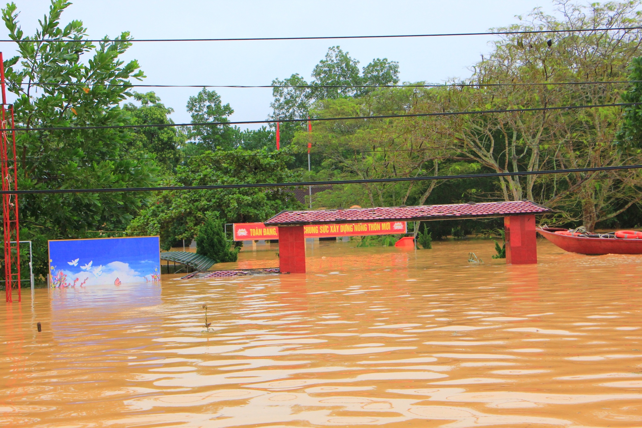 truong hoc ngap sau anh 3