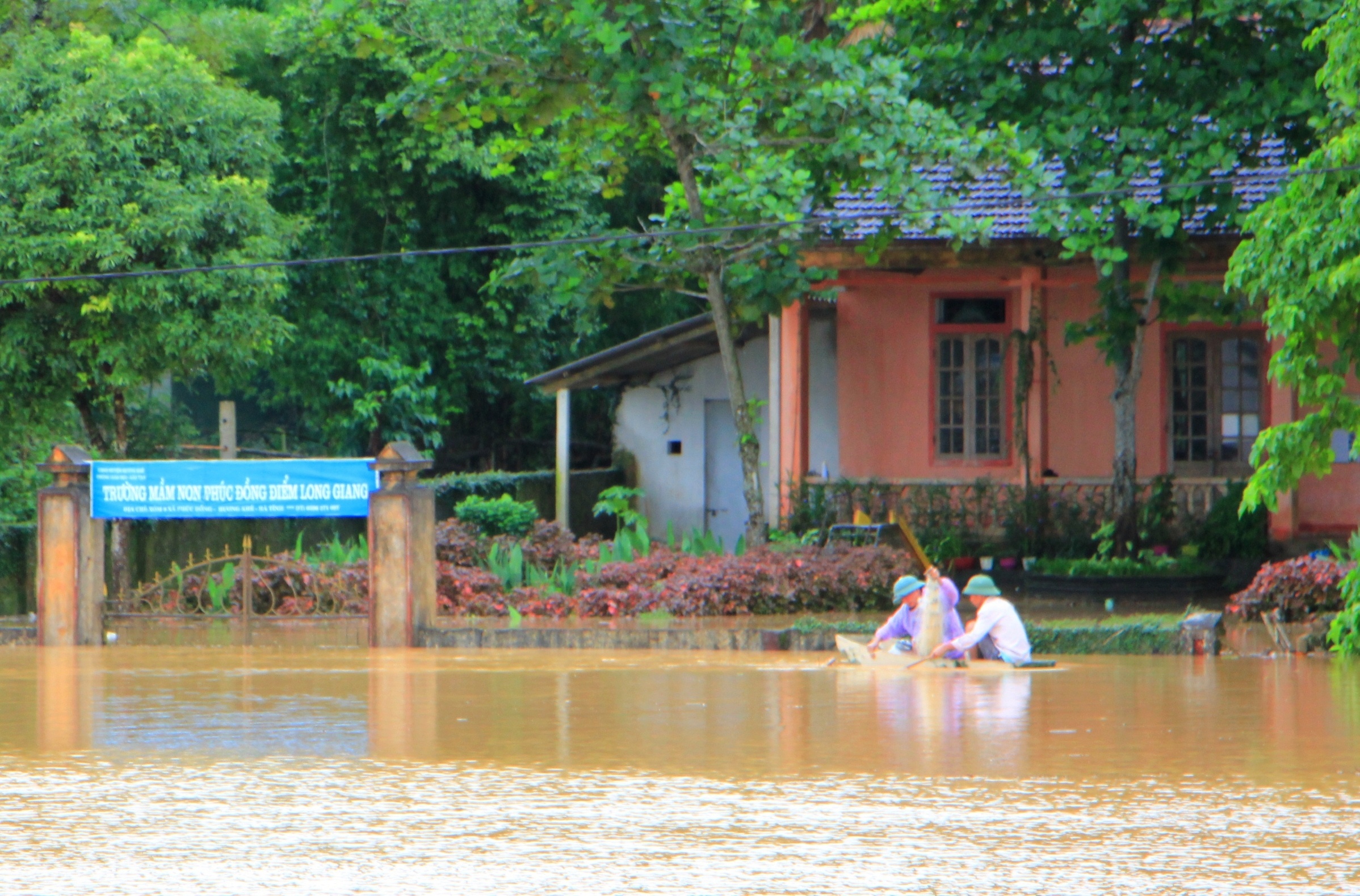 truong hoc ngap sau anh 2