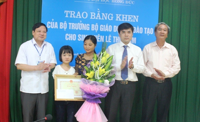 Nữ sinh không tay ảnh 1 Nu sinh khong tay anh 1