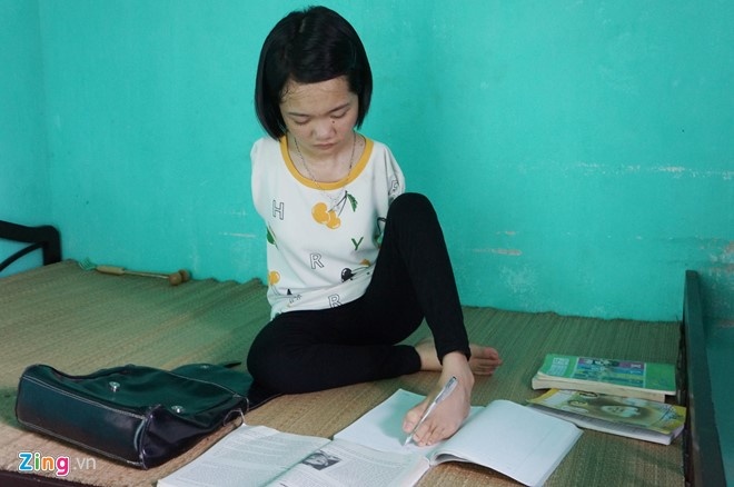 Nu sinh khong tay anh 2