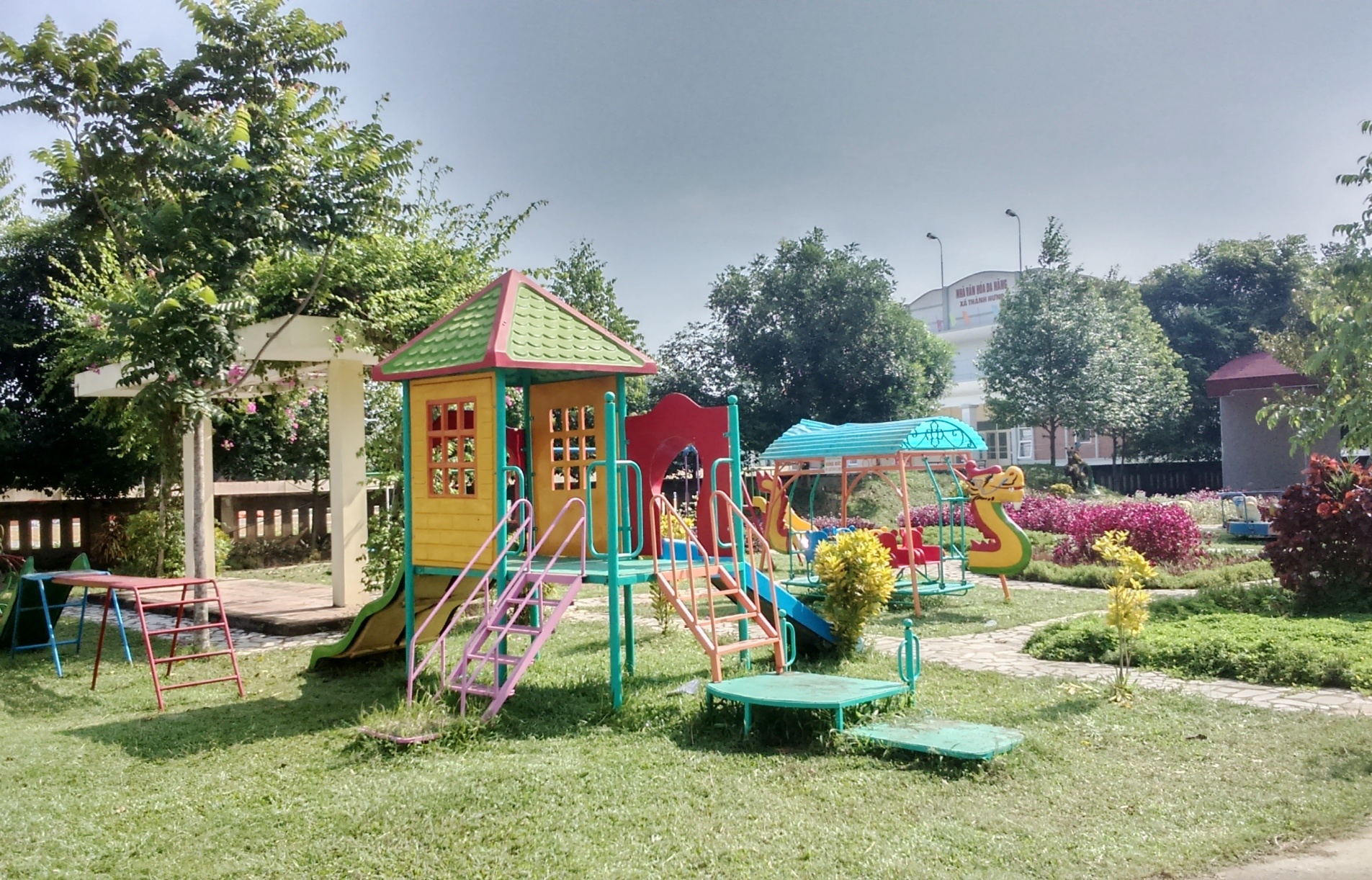 Di doi tram phat song anh 1