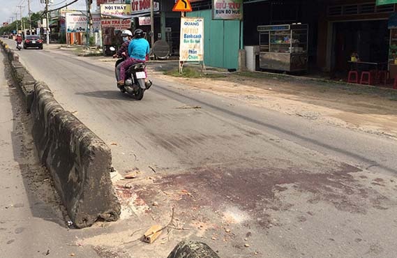 Dam chet ban vi mau thuan luc an sang hinh anh