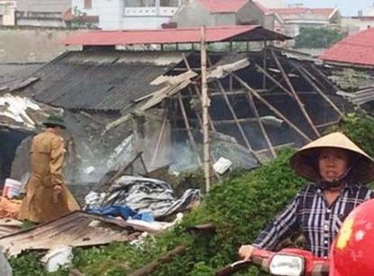 'Sau tieng no nhu bom, hon chuc nguoi mau me day minh' hinh anh