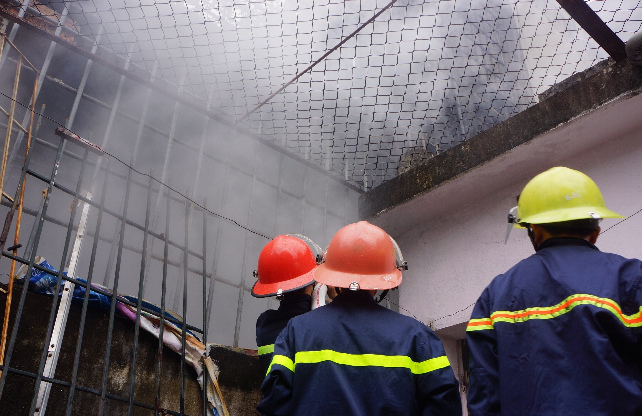 Nao loan vi tiem vang chay giua pho hinh anh