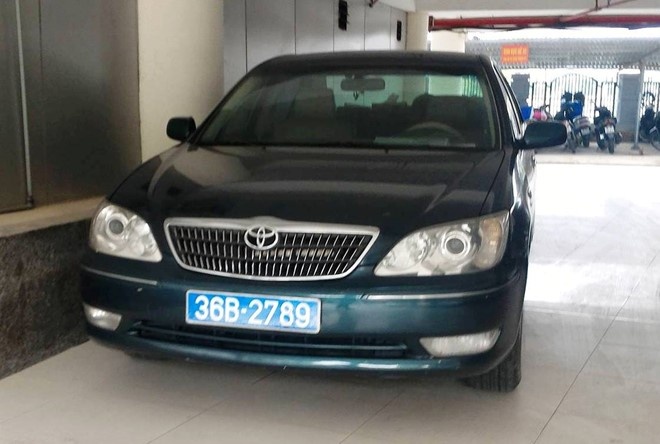 CSGT thu hoi bien xanh xe Bi thu TP Thanh Hoa hinh anh